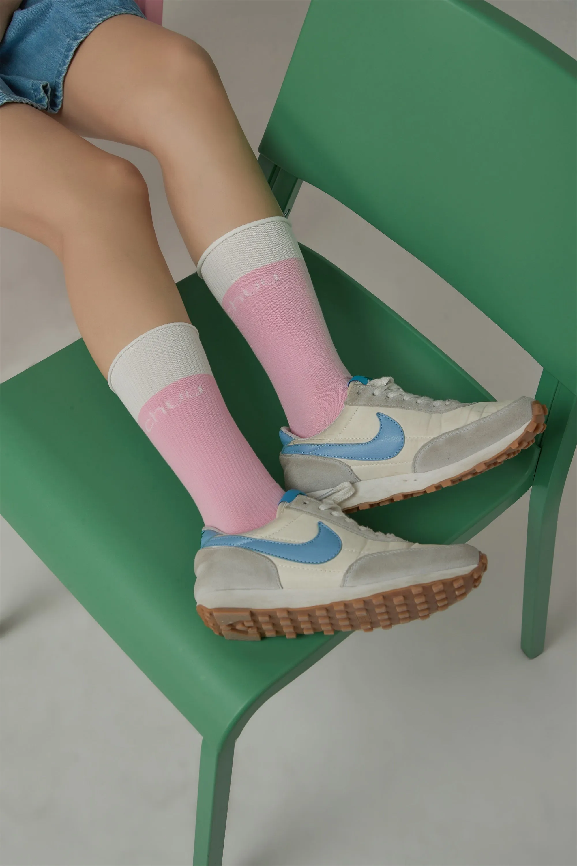 Chuu Logo Color Blocked High Socks